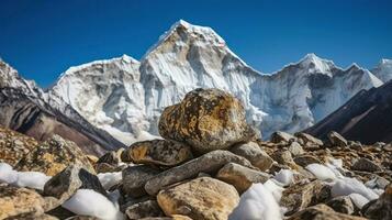 Visão para neve pico através pedras dentro vale, generativo ai foto