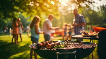 família grupo festa ao ar livre foco em grelhar Comida dentro público jardins. espaço para texto foto