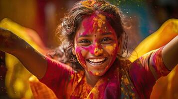 lindo feliz indiano mulher comemora holi com colori pó ou gulal. indiano festival holi foto