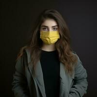 uma mulher vestindo uma amarelo cirúrgico mascarar em uma Preto fundo generativo ai foto