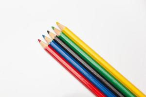 lápis de cor em uma caixa foto