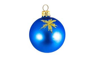 bola de natal azul isolada no fundo branco foto