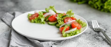 Salada deliciosa com vegetais frescos
