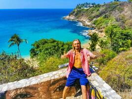 selfie pedras falésias Visão ondas carrizalillo de praia porto escondido México. foto