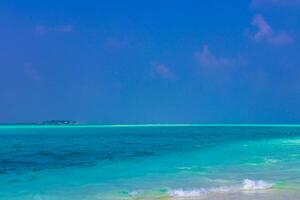 gradiente de cor em ilhas de restinga madivaru finolhu rasdhoo atol maldivas. foto