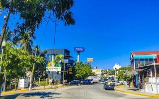 porto escondido Oaxaca México 2023 típica lindo colorida turista rua calçada cidade porto escondido México. foto