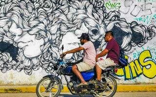 porto escondido Oaxaca México 2023 típica lindo colorida turista rua calçada cidade porto escondido México. foto