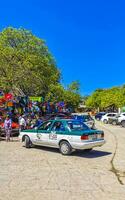 porto escondido oaxaco México 2023 colorida Táxi táxi carro e transporte dentro porto escondido México. foto