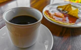 xícara de café preto americano no restaurante méxico. foto