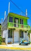 porto escondido Oaxaca México 2023 típica lindo colorida turista rua calçada cidade porto escondido México. foto