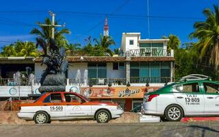 porto escondido Oaxaca México 2023 colorida Táxi táxi carro e transporte dentro porto escondido México. foto