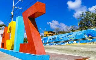 puerto escondido oaxaca méxico 2023 colorido zicatela puerto escondido letras sinal símbolo na praia méxico. foto