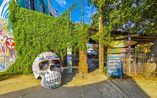 porto escondido Oaxaca México 2023 típica lindo colorida turista rua calçada cidade porto escondido México. foto