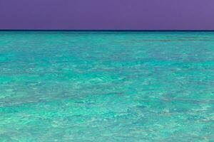 natural tropical turquesa ilhas de restinga madivaru finolhu rasdhoo atol maldivas. foto