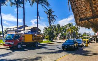 porto escondido Oaxaca México 2023 típica lindo colorida turista rua calçada cidade porto escondido México. foto