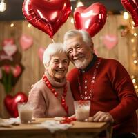 idosos casal dia dos namorados celebração foto