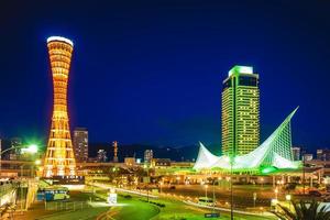 horizonte do porto de kobe na área de osaka, kansai, japão foto