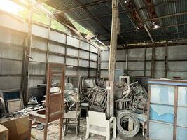 interior do uma abandonado casa foto