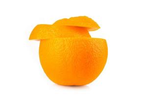 laranjas maduras em fundo branco foto