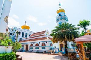 belo musjid asassul islam em songkla, tailândia foto