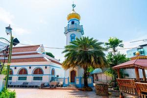 belo musjid asassul islam em songkla, tailândia foto