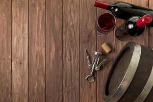 vista superior fundo de madeira de garrafas de vinho. conceito de foto bonita de alta qualidade