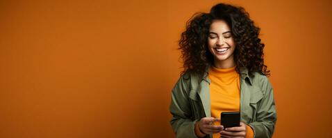 feliz jovem adulto menina segurando dela célula telefone dentro frente do uma colorida fundo bandeira com cópia de espaço - generativo ai. foto