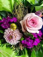 bouquet de noiva com flores diferentes foto