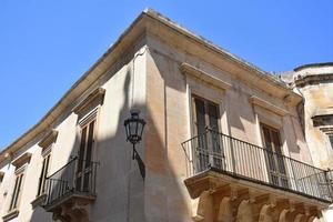 itália, lecce, cidade com arquitetura barroca e igrejas e vestígios arqueológicos. foto