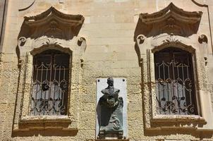 itália, lecce, cidade com arquitetura barroca e igrejas e vestígios arqueológicos. foto