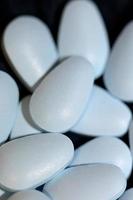 comprimidos farmacêuticos azuis impressão em tamanho grande de alta qualidade foto