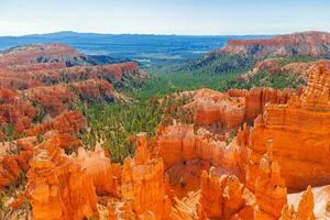 surpreendente natureza com lindo capuzes, pináculos e pináculos Rocha formações Incluindo famoso Thor martelo dentro utah, Unidos estados. foto