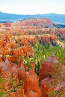 natureza cena mostrando lindo capuzes, pináculos e pináculos Rocha formações Incluindo famoso Thors martelo dentro utah, Unidos estados. foto