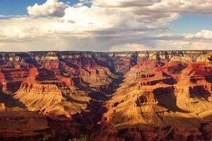 lindo panorama do a grande desfiladeiro às pôr do sol dentro nacional parque às Arizona foto