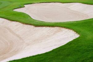 golfe curso areia Cova bunker estético fundo, usado Como obstáculos para golfe competições para dificuldade e queda fora a curso para beleza foto