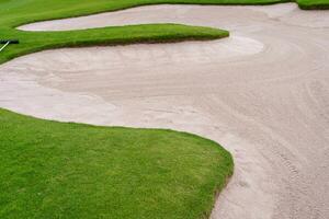 golfe curso areia Cova bunker estético fundo, usado Como obstáculos para golfe competições para dificuldade e queda fora a curso para beleza foto