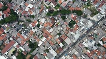 aéreo Visão do ocupado pequeno Cidade foto