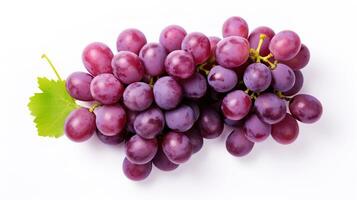 vibrante e suculento fresco uvas, colhido a partir de a orgânico Vinhedo, isolado em uma limpar \ limpo branco fundo, exibindo a natural beleza e maduro recompensa do uva clusters dentro fechar-se, ai generativo foto