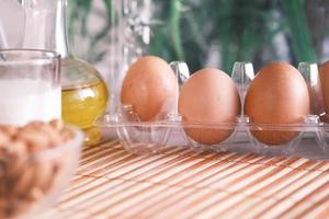 close-up de ovos em uma tigela.