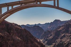 em Hoover Dam, linha do estado de nevada arizona foto