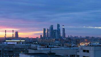 Visão em Moscou internacional o negócio Centro dentro a tarde foto