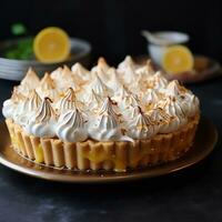 limão merengue torta com fofo picos, uma luz e cítrico indulgência foto