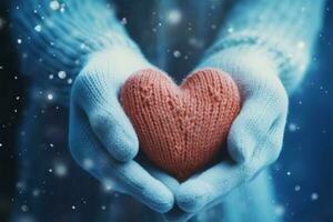 Nevado coração mantido de fêmea mãos dentro caloroso tricotado luvas ai gerado foto