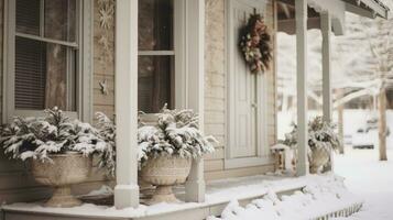 generativo ai, casa frente dentro a inverno com Natal decoração, guirlanda e festão. neve acolhedor estação foto