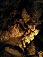 detalhe do cavernas dentro a serra de mira d'aire, dentro Portugal foto