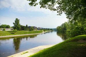 vilnius - lituânia, bela vista do rio foto
