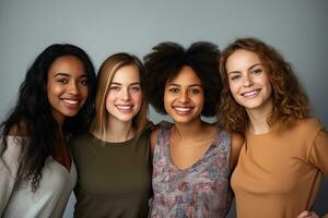 retrato do jovem multirracial mulheres em pé juntos e sorridente às Câmera isolado sobre branco fundo. generativo ai foto