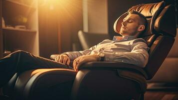 uma homem de negocios é relaxante em dela massagem cadeira dentro a vivo quarto enquanto cochilando. elétrico massagem cadeira. generativo ai foto