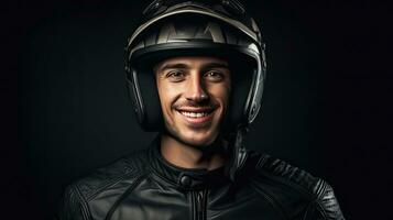 retrato do uma sorridente masculino motociclista dentro couro Jaqueta e motocicleta capacete olhando às Câmera. karting esporte conceito. generativo ai foto