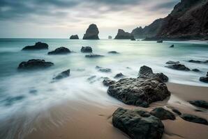 lindo mar Visualizações com relaxante e □ Gentil pedras e ondas. grandes exposição fotografia. generativo ai foto